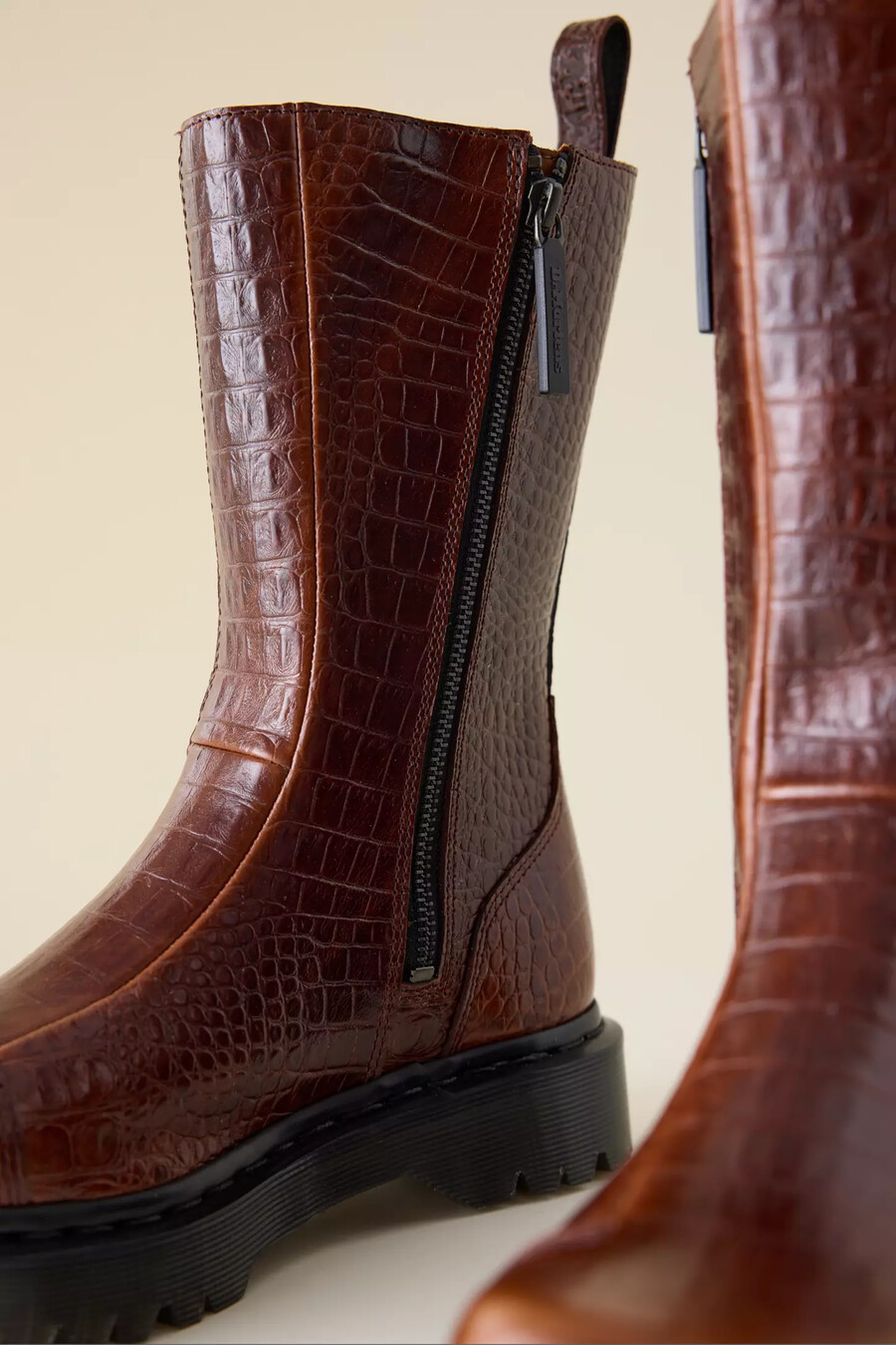 botas dr. martens rejena de piel con efecto cocodrilo