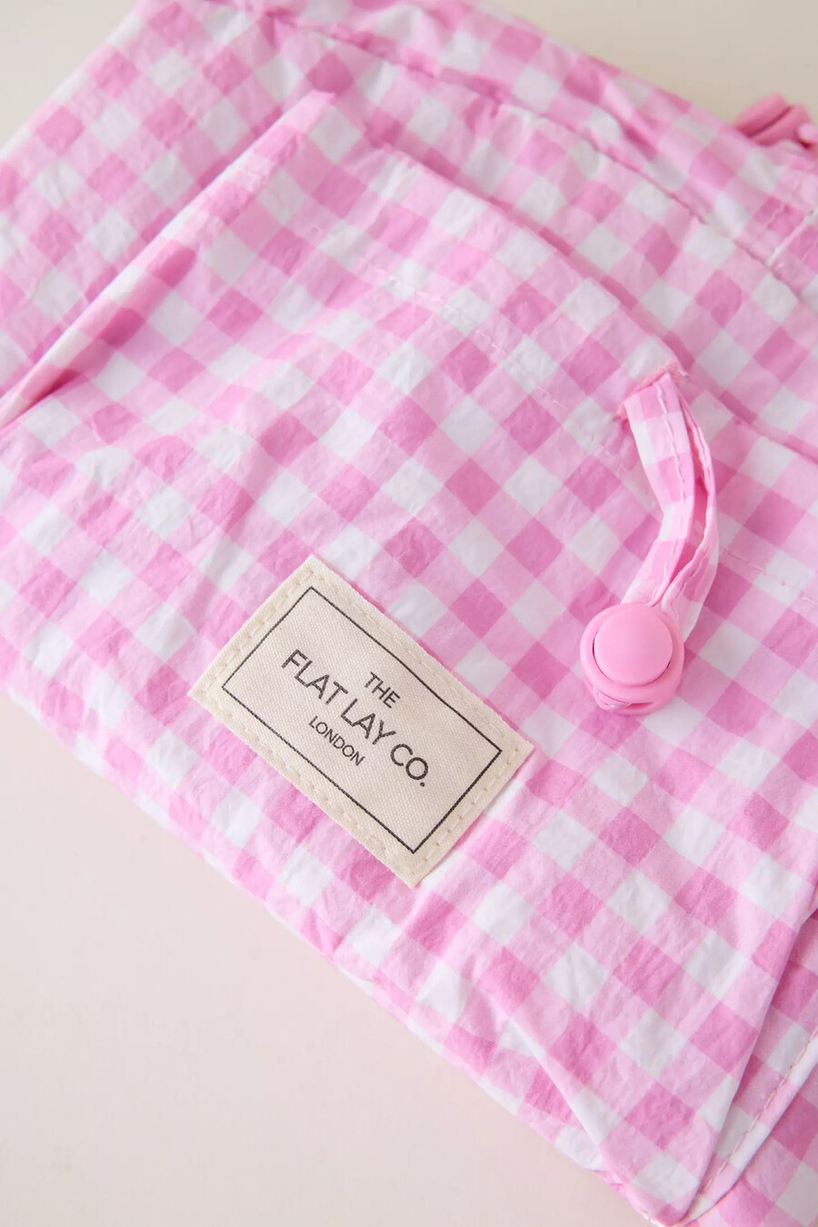 bolsa de maquillaje con cordón y diseño de paracaídas de the flat lay co.
