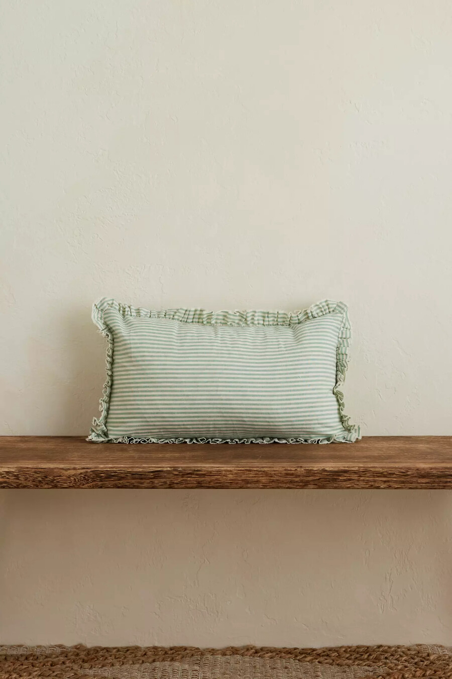 cojín a rayas darcy sage de ellenvale interiors