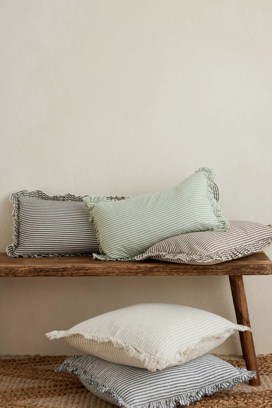 cojín a rayas darcy sage de ellenvale interiors