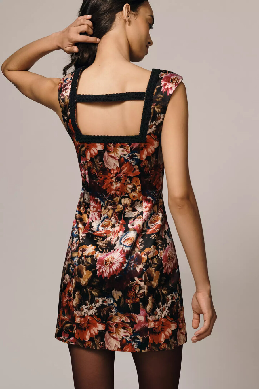 vestido mini estampado con escote cuadrado de maeve