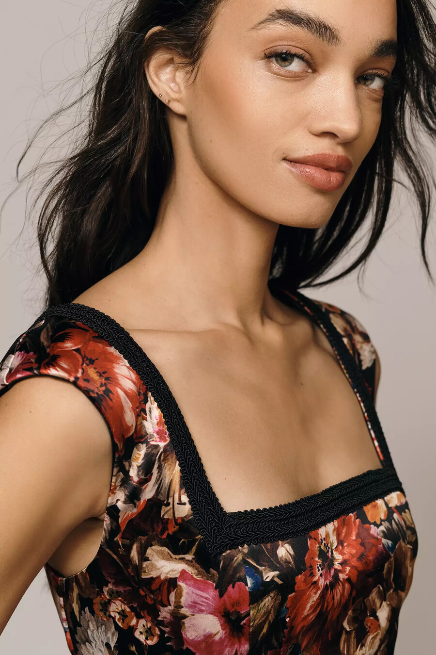 vestido mini estampado con escote cuadrado de maeve