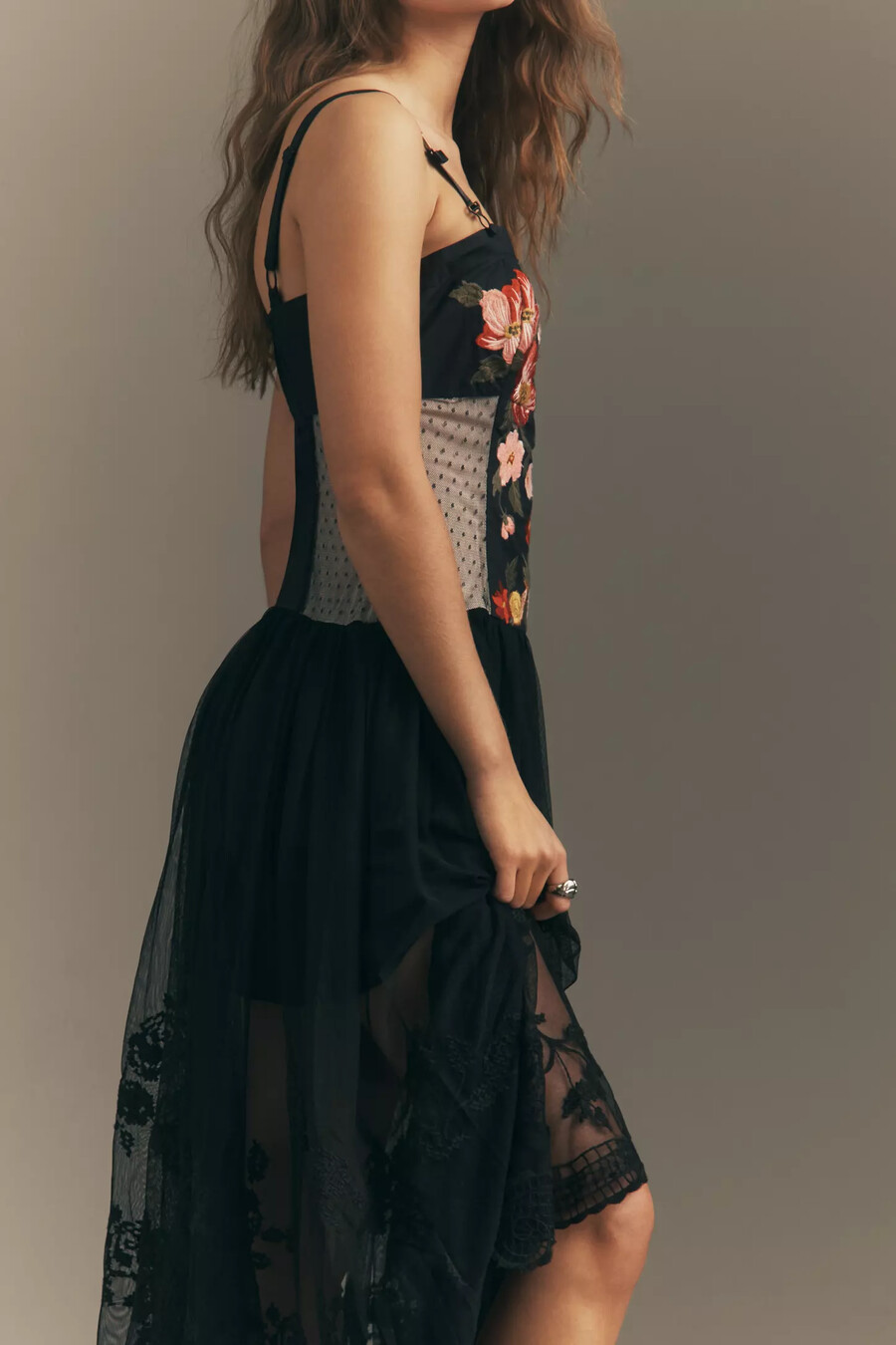 vestido midi transparente con corsé sin mangas y doble capa de maeve