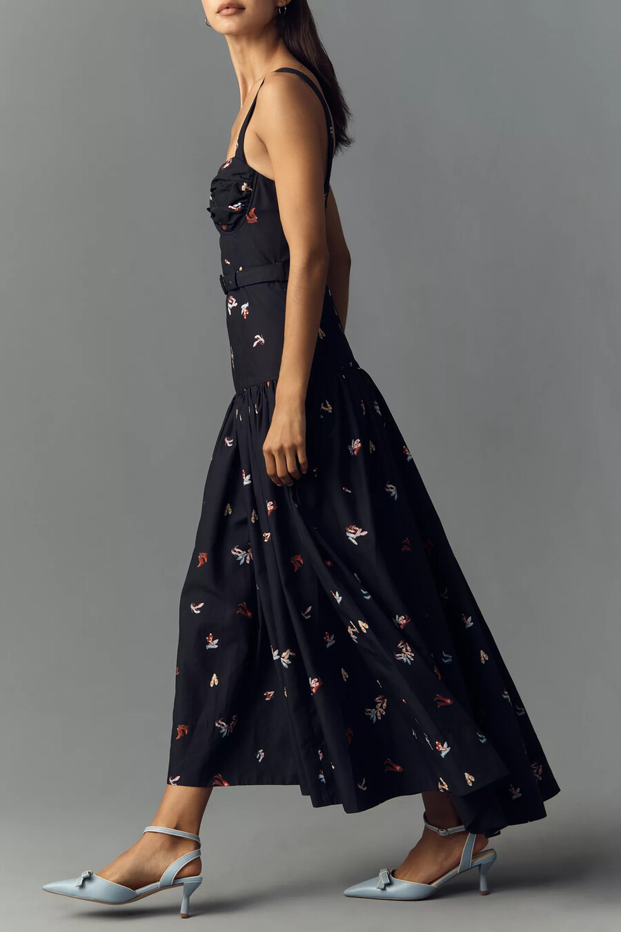 vestido midi con cintura caída y cinturón de en saison