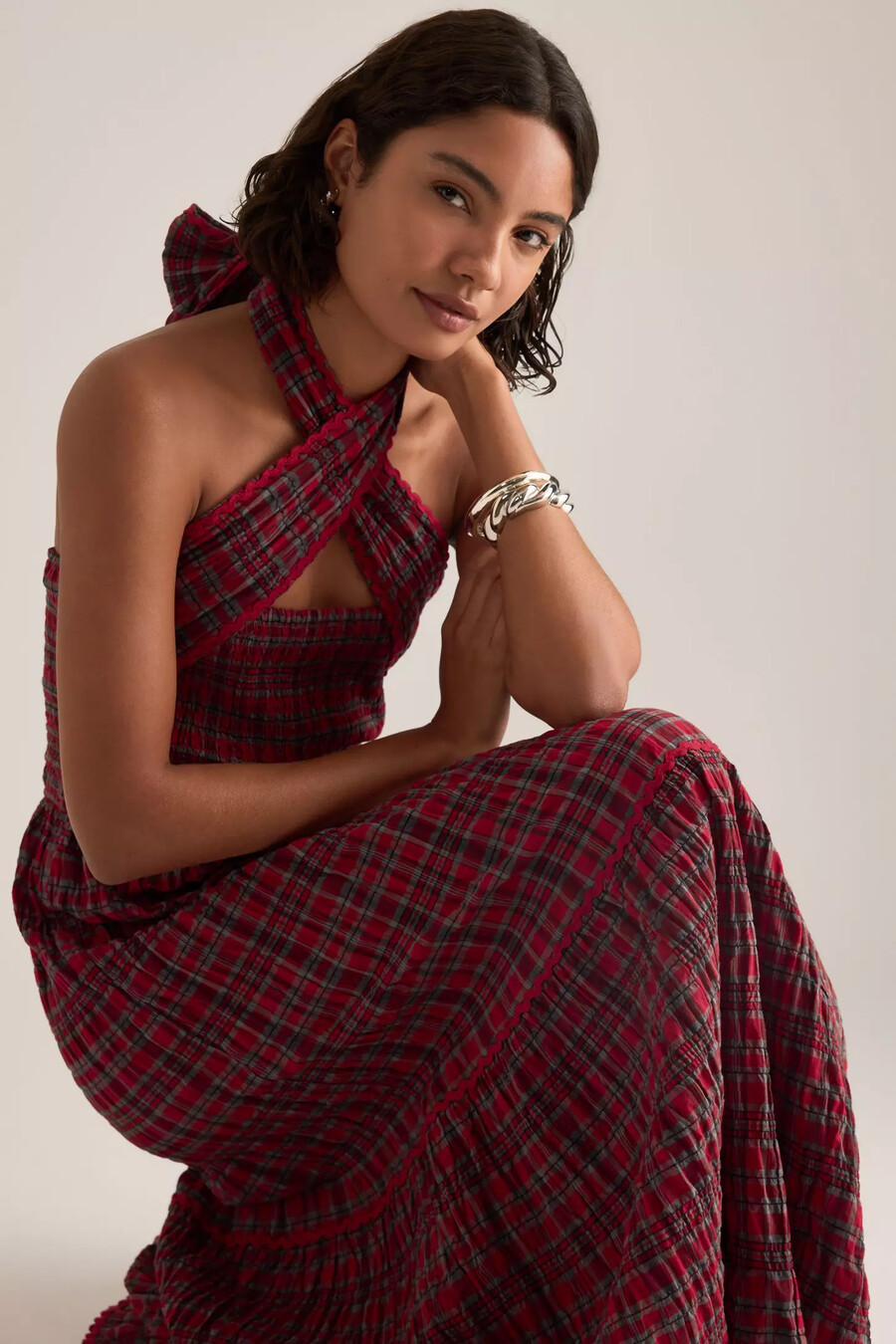 vestido midi con capas fruncidas mia de damson madder