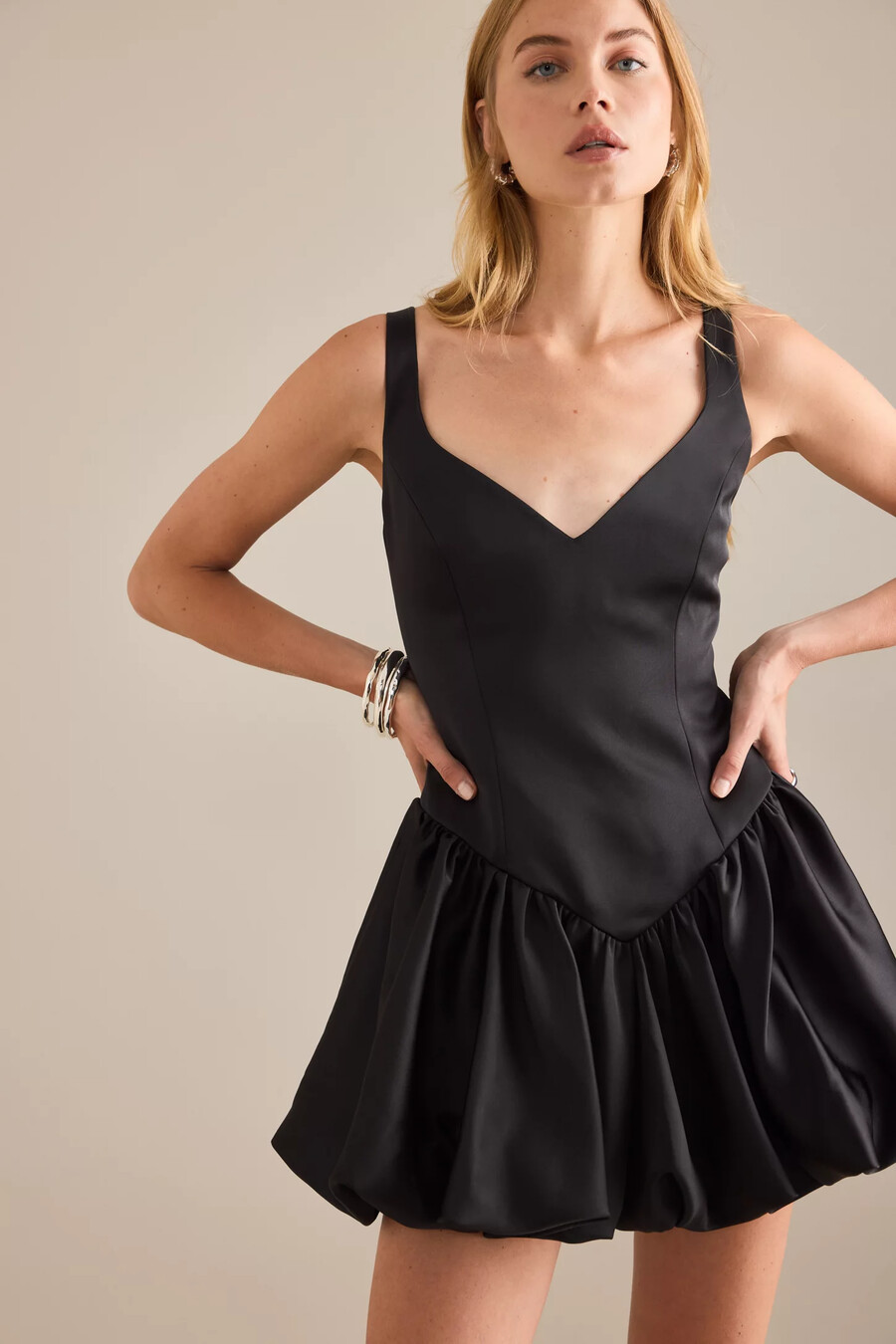 vestido mini con burbujas bardot oria