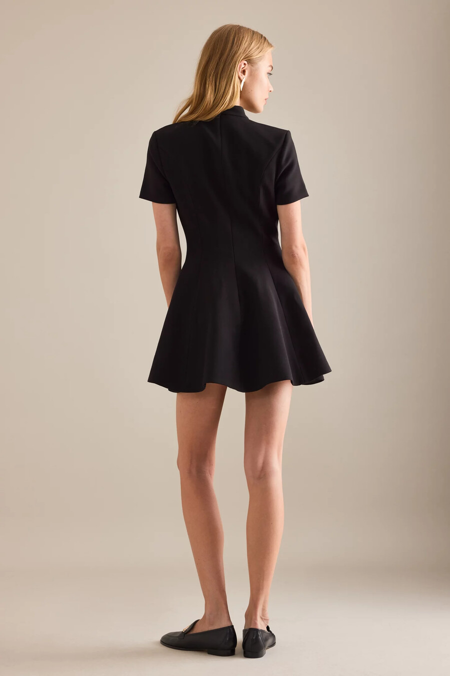 vestido mini con cuello zephyra de bardot