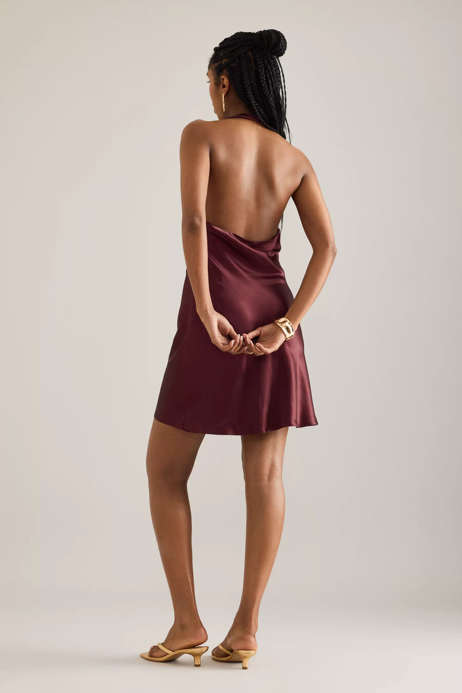 vestido mini de satén con cuello vuelto emma de anthropologie