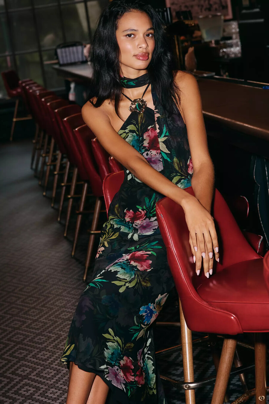 vestido largo con cuello halter y bufanda de anthropologie hardware