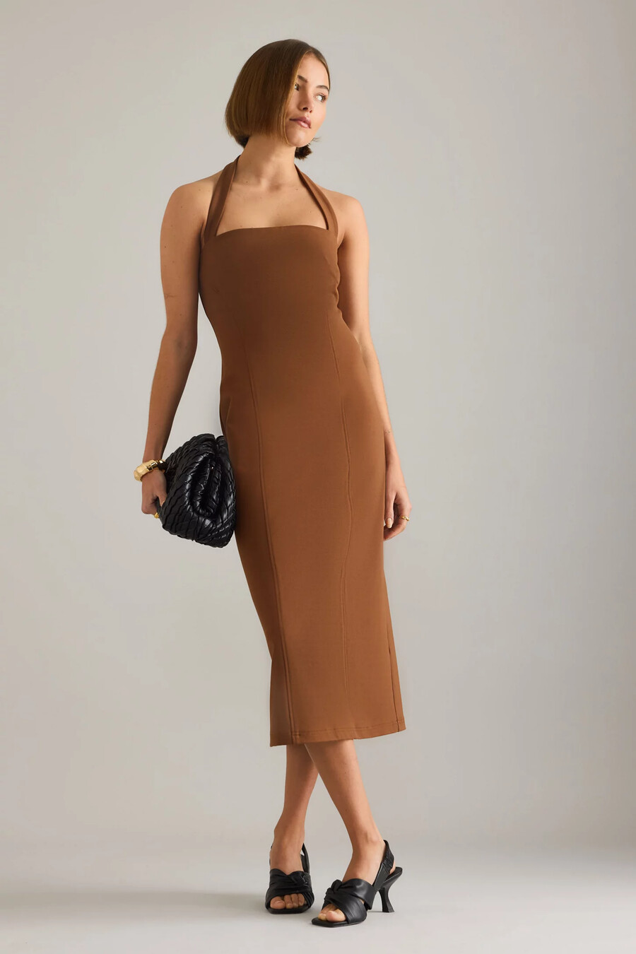 vestido midi de punto con cuello halter de anthropologie