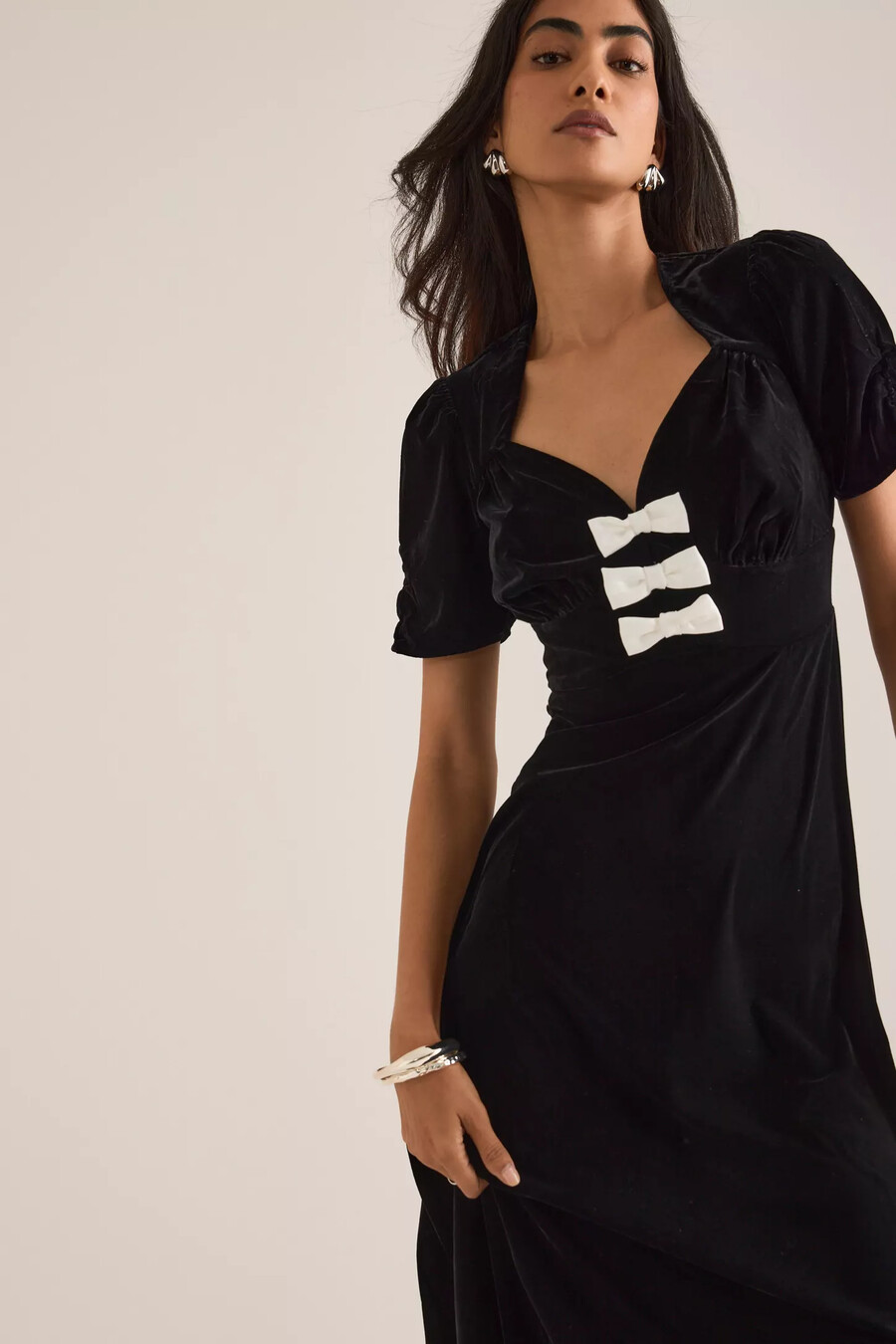 vestido midi de terciopelo con lazo delantero eleanor de nobodys child