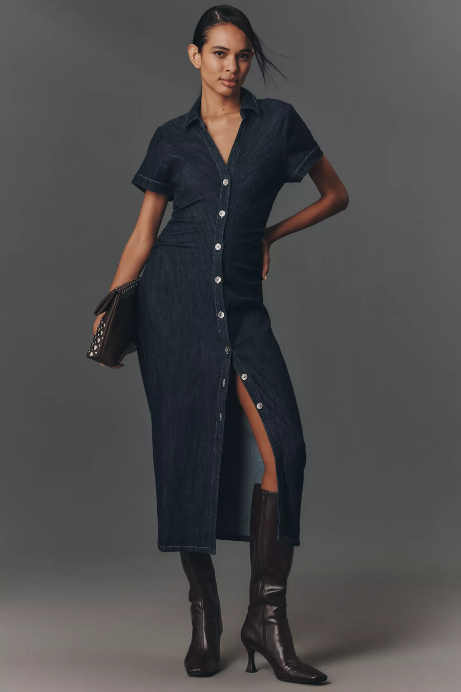 vestido camisero midi de mezclilla fruncida de manga corta pilcro
