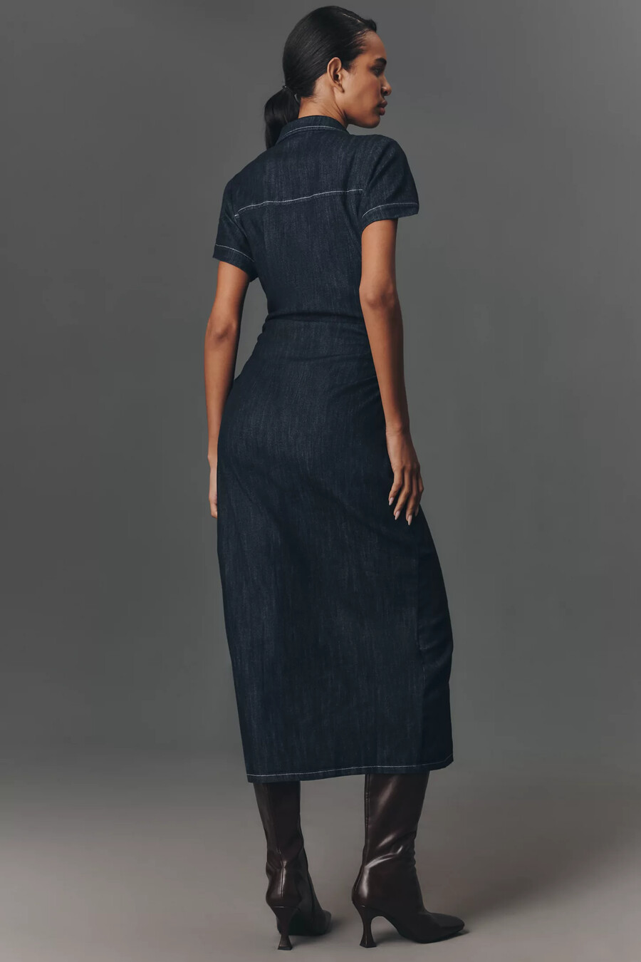 vestido camisero midi de mezclilla fruncida de manga corta pilcro