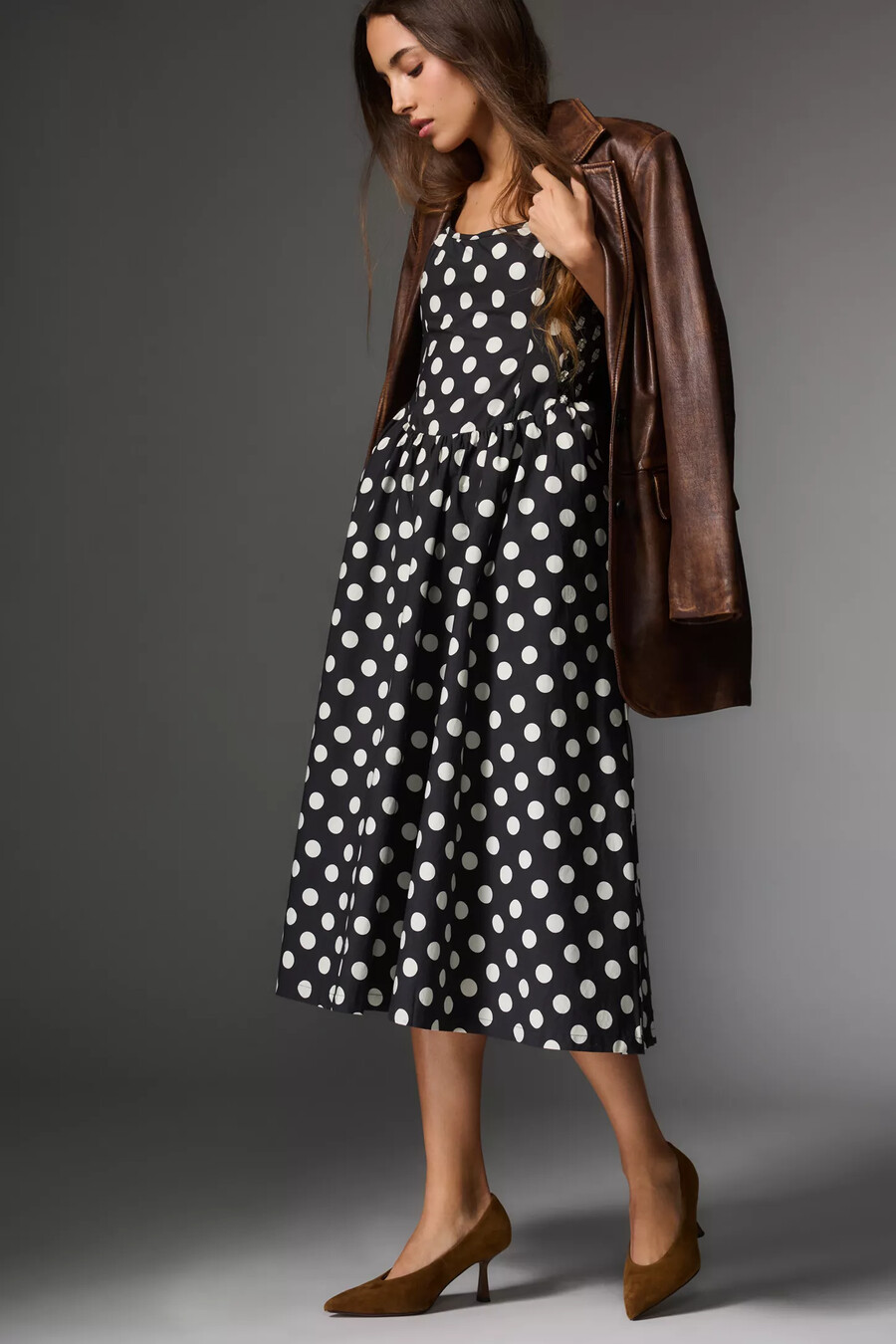 vestido midi sin mangas con escote cuadrado y cintura caída de maeve