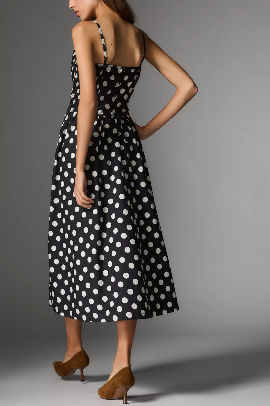vestido midi sin mangas con escote cuadrado y cintura caída de maeve