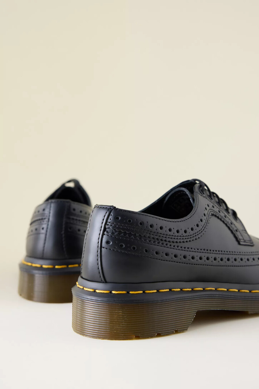 zapatos brogue de cuero liso dr. martens 3989