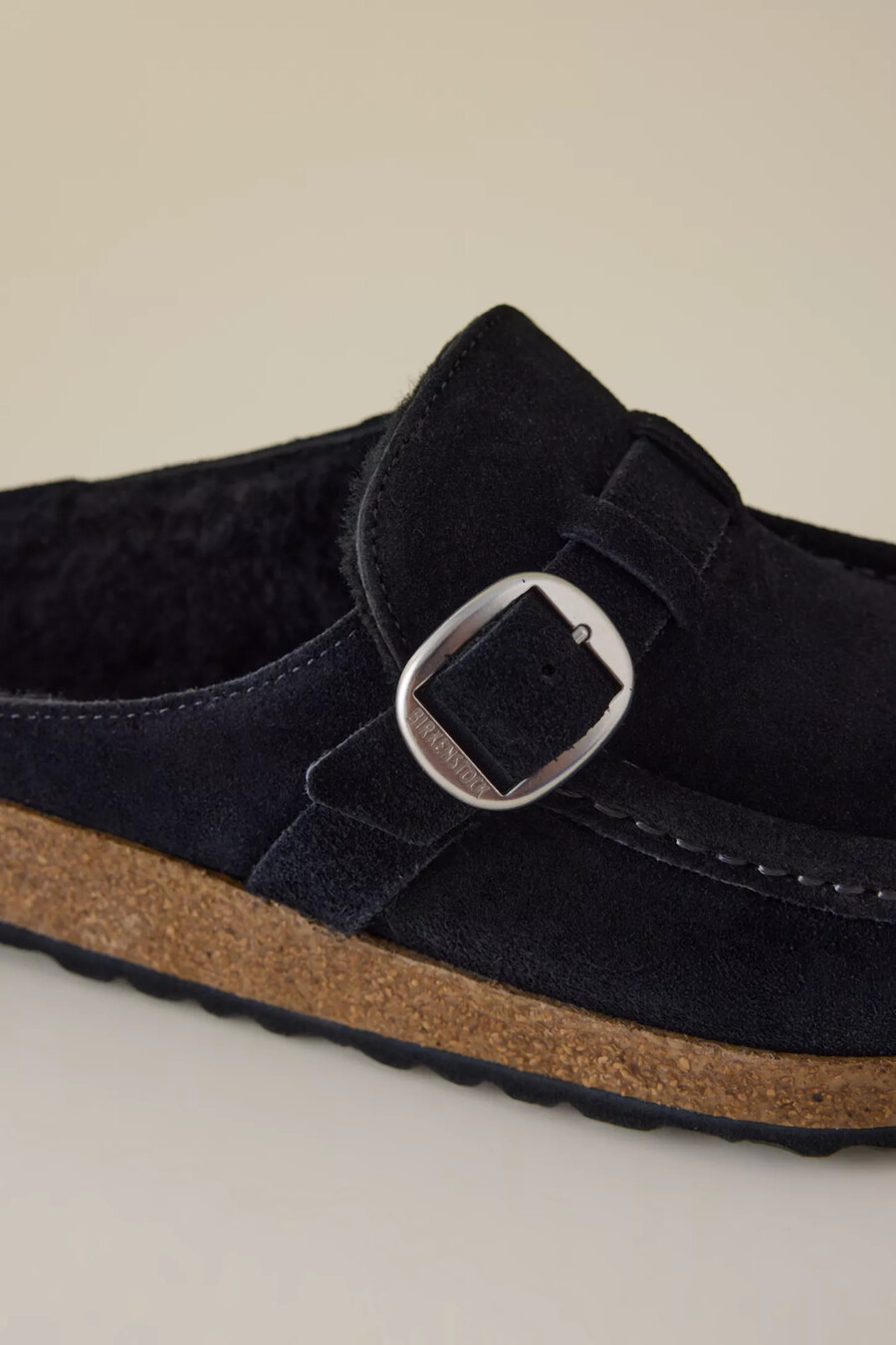 zuecos birkenstock buckley de ante y piel de oveja