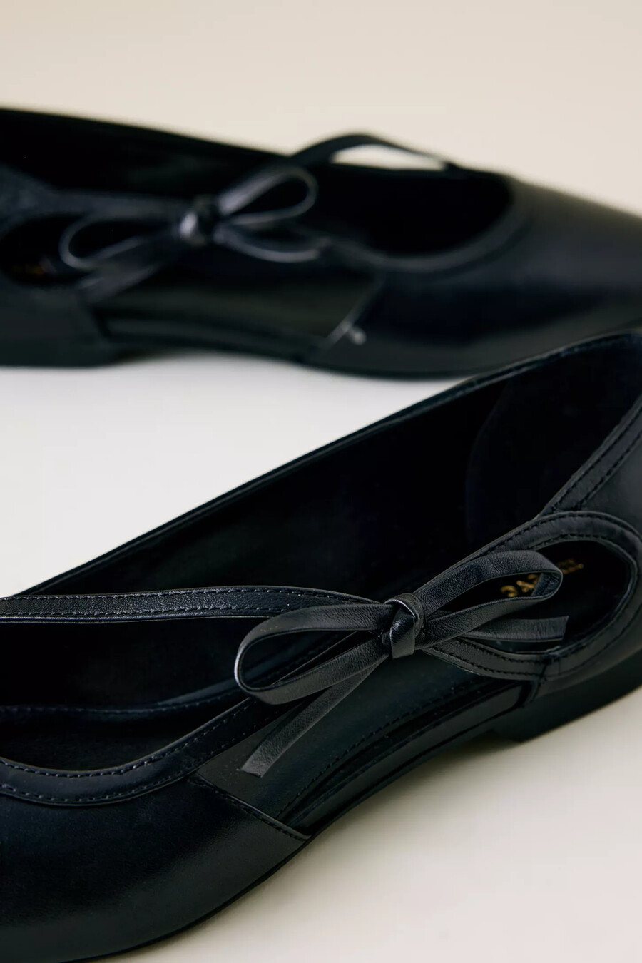 por anthropologie bow point mary janes
