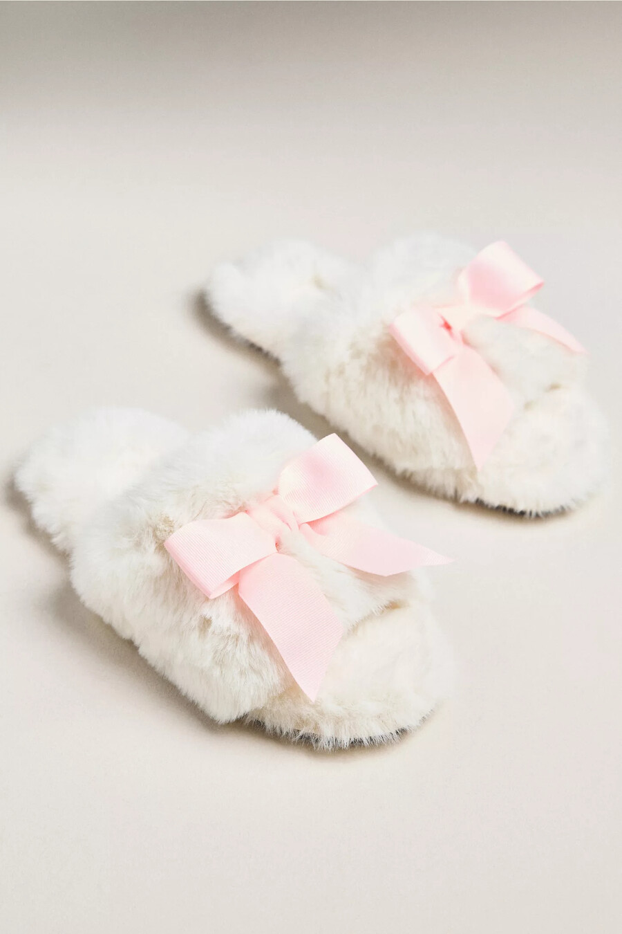 pantuflas con lazo y punta abierta de piel sintética maeve