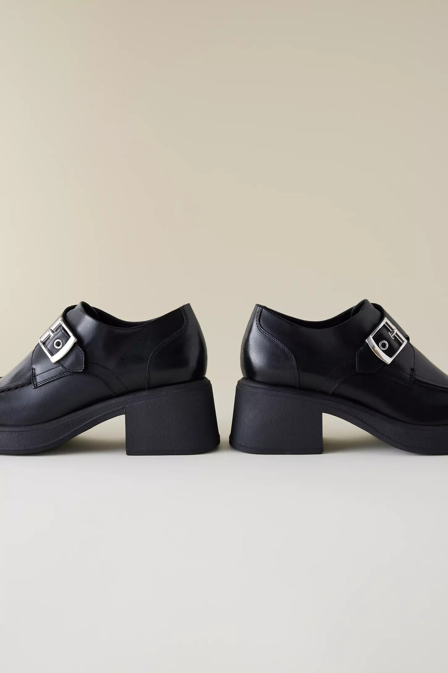 zapatos gruesos con correa de monje vagabond dorah