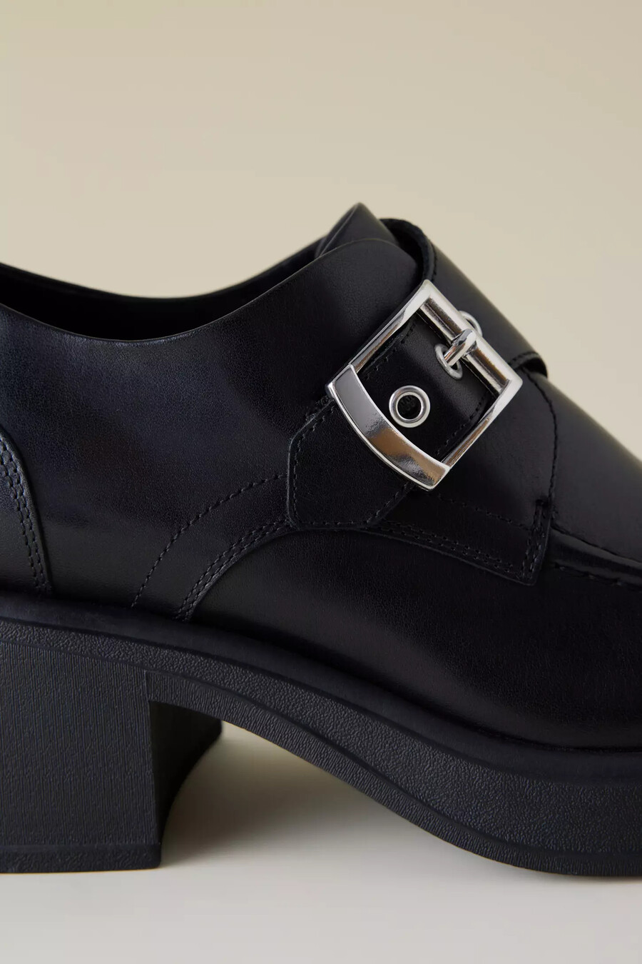 zapatos gruesos con correa de monje vagabond dorah