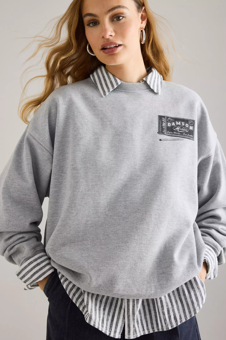 sudadera con gráfico de damson madder general store