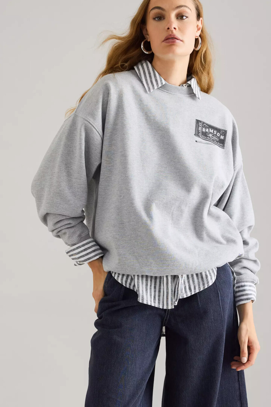 sudadera con gráfico de damson madder general store