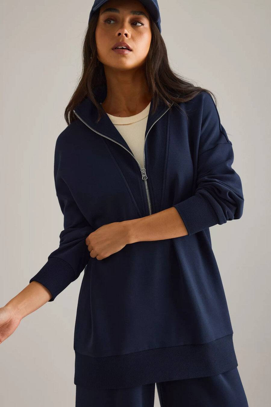 sudadera larga con cremallera varley