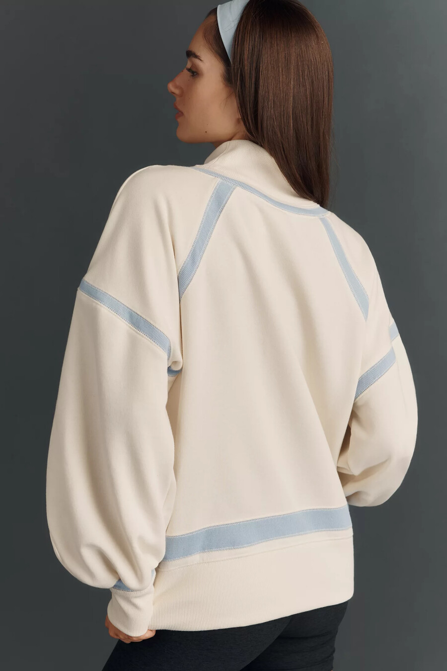 sudadera con gráfico de placa base de práctica diaria