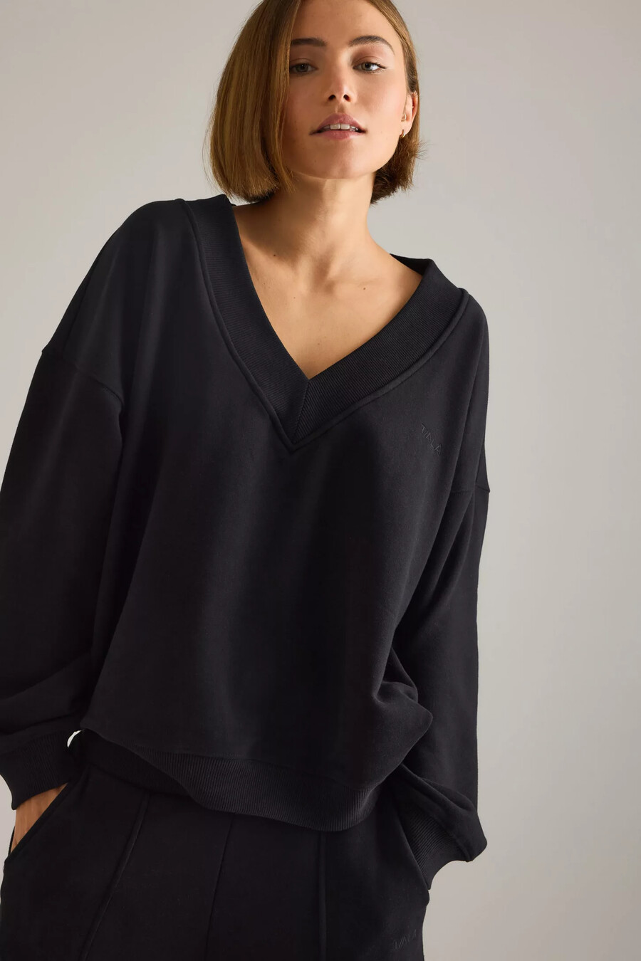 sudadera con cuello en v tala