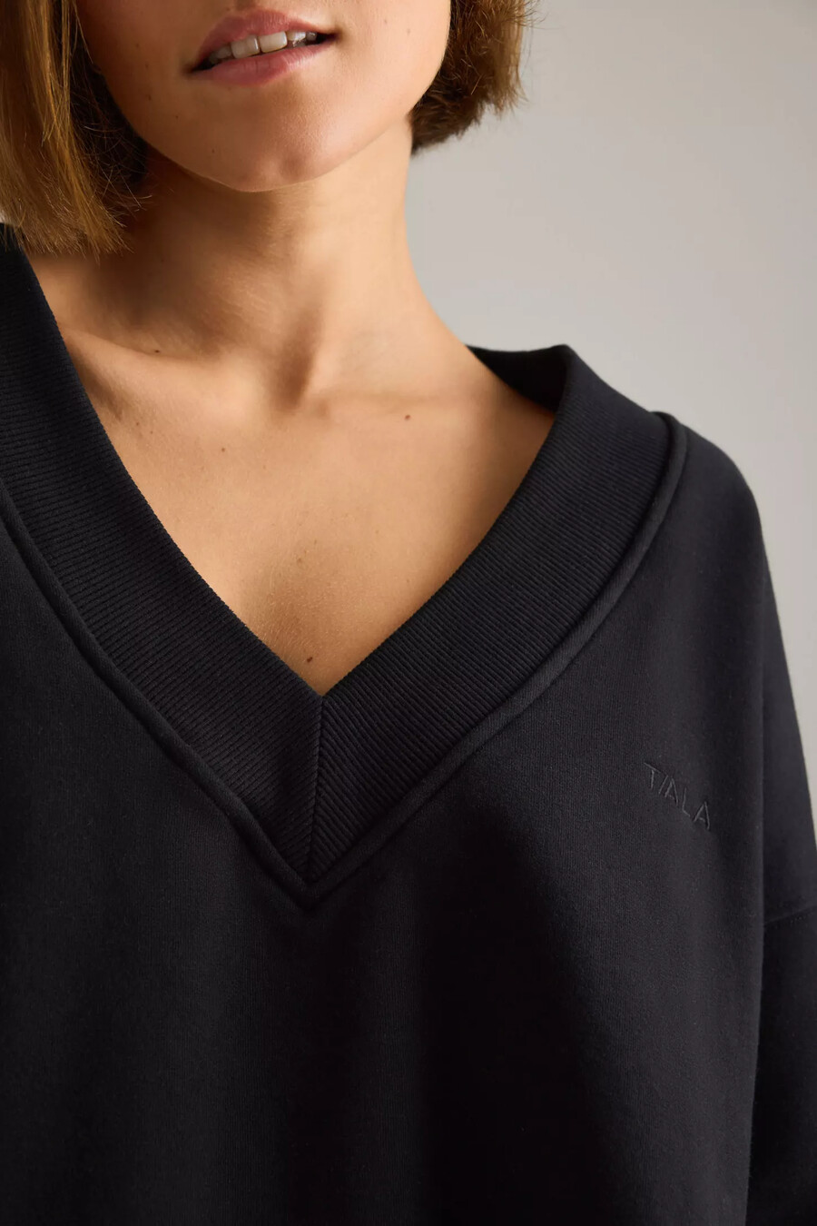 sudadera con cuello en v tala
