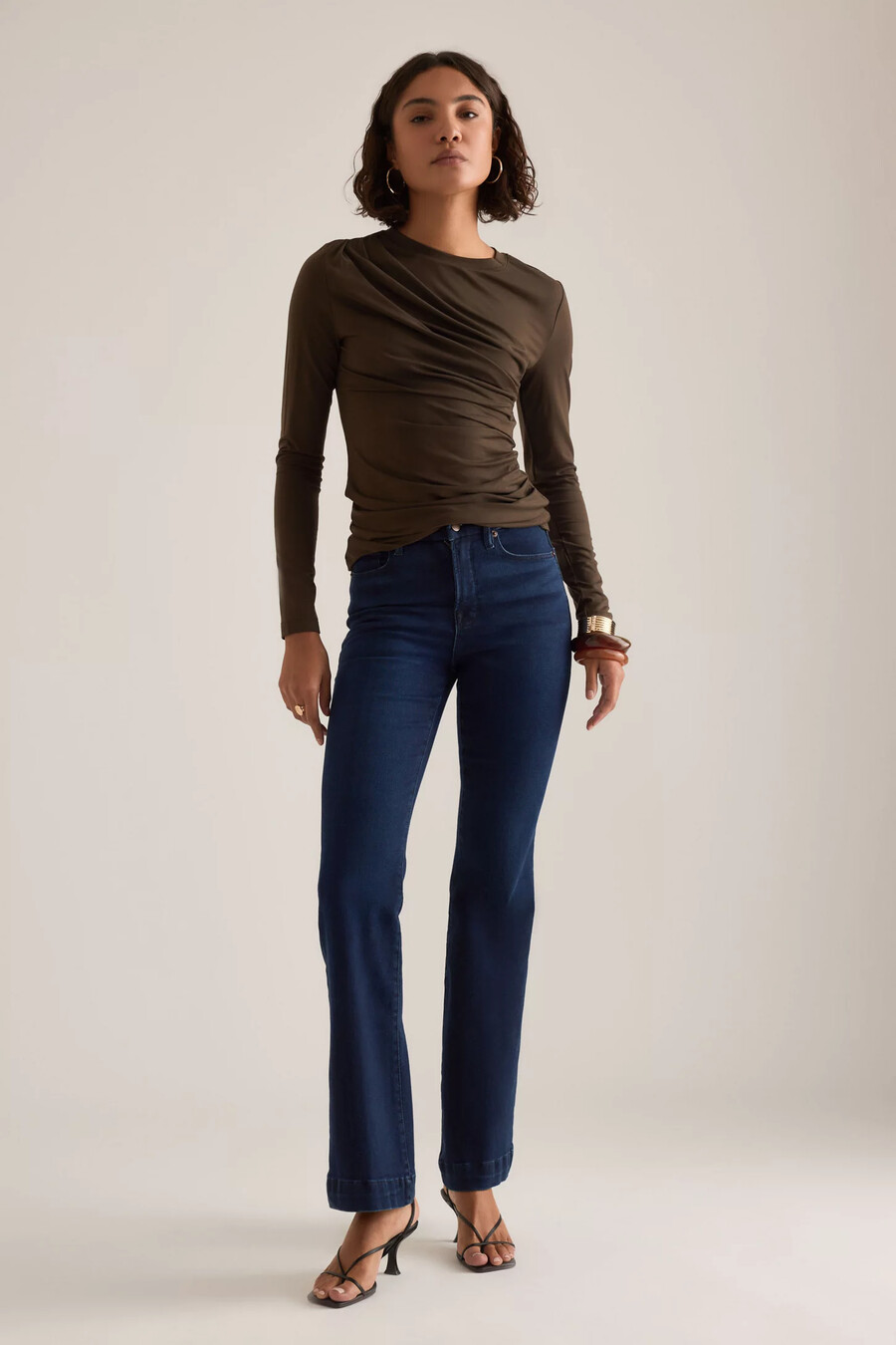 vaqueros acampanados good legs de good american