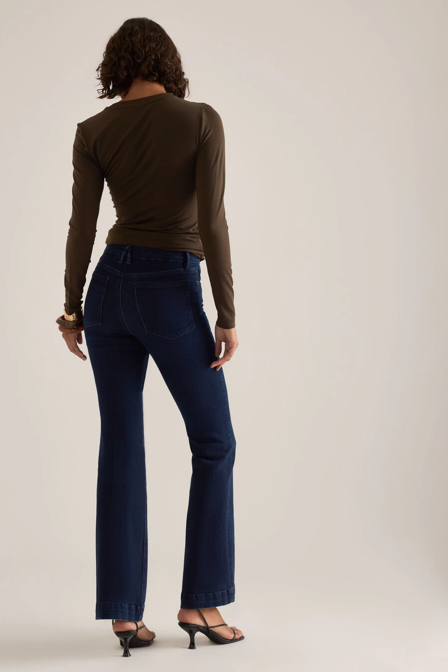 vaqueros acampanados good legs de good american