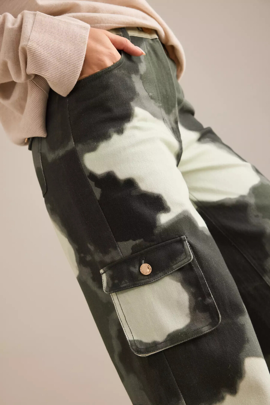 helmstedt vaqueros cargo enya con efecto tie-dye