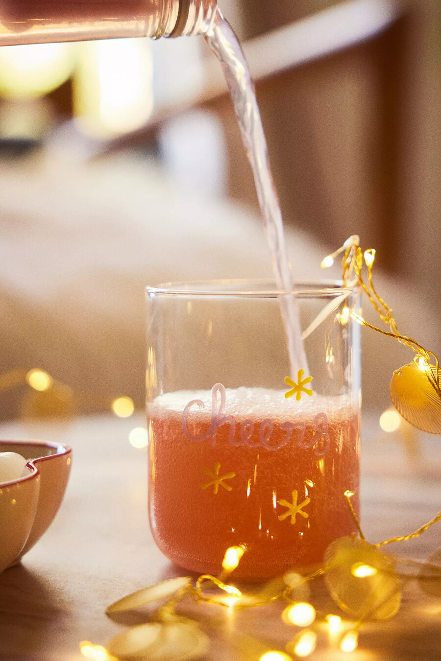 vaso de jugo con notas de amor