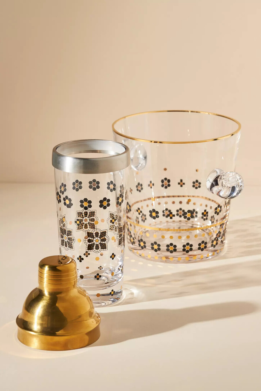 cubo de hielo de vidrio con azulejos de bistró