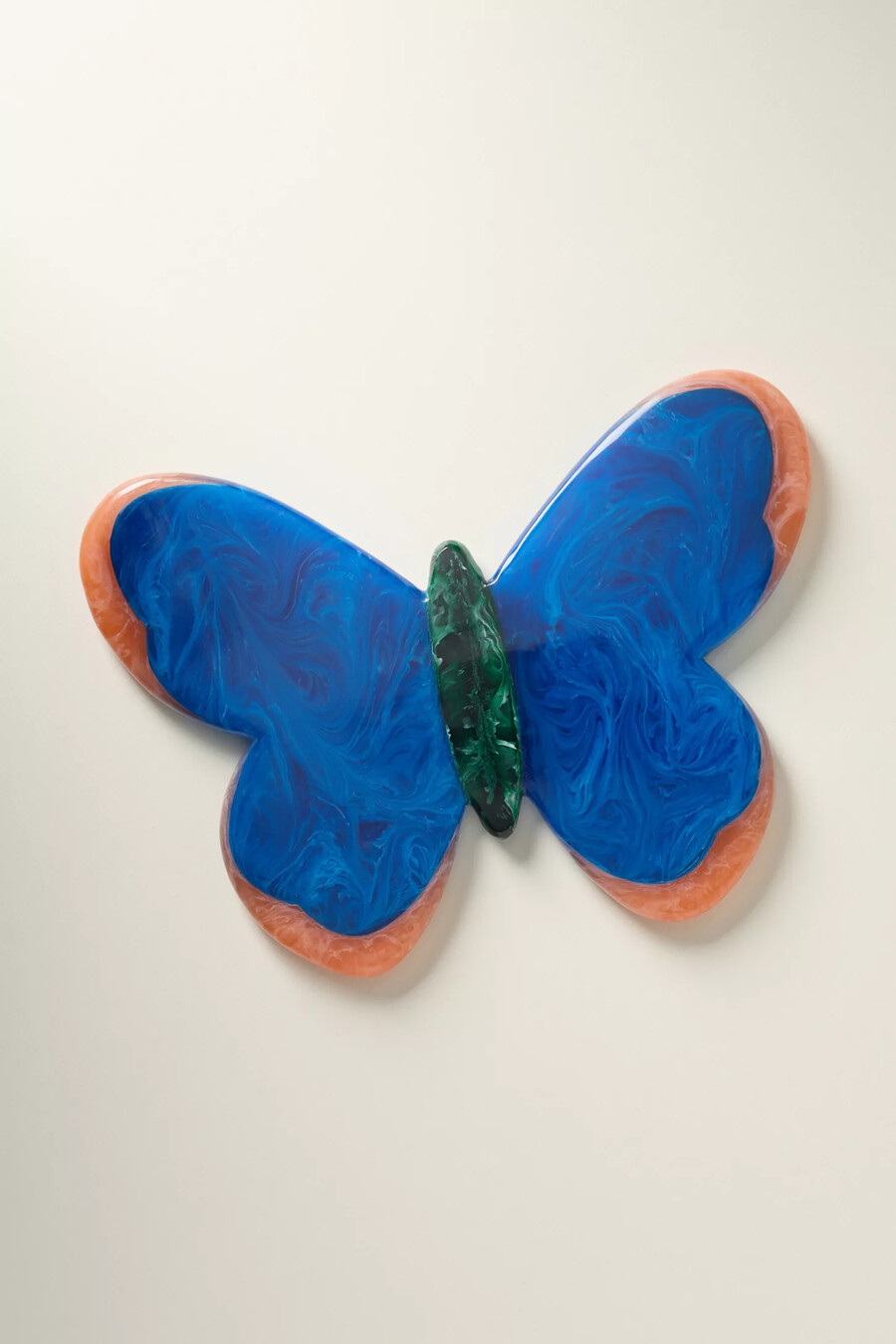 tabla de quesos con forma de mariposa de resina lane