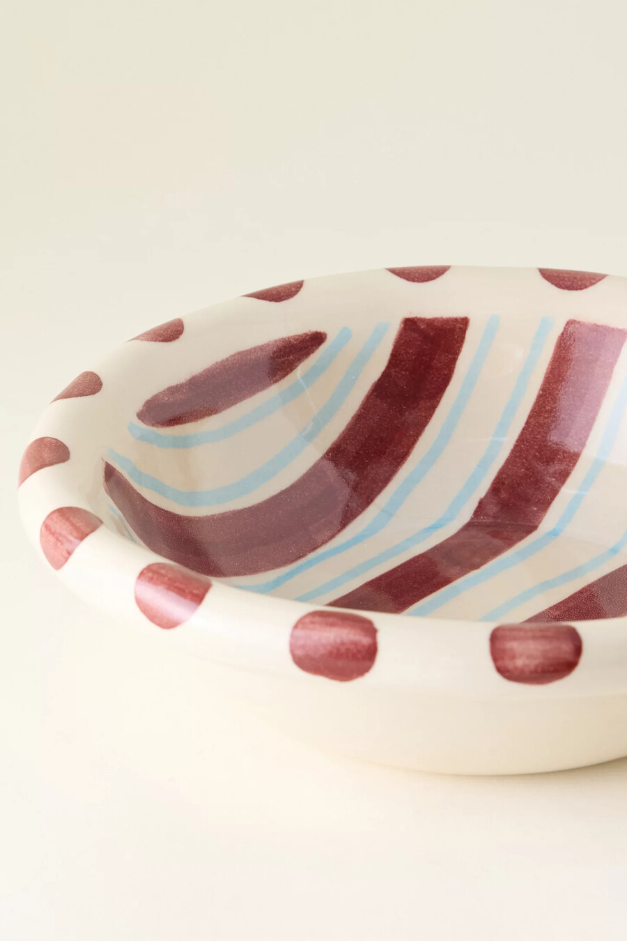 cuenco para servir con manchas de rayas pintadas a mano de damson madder