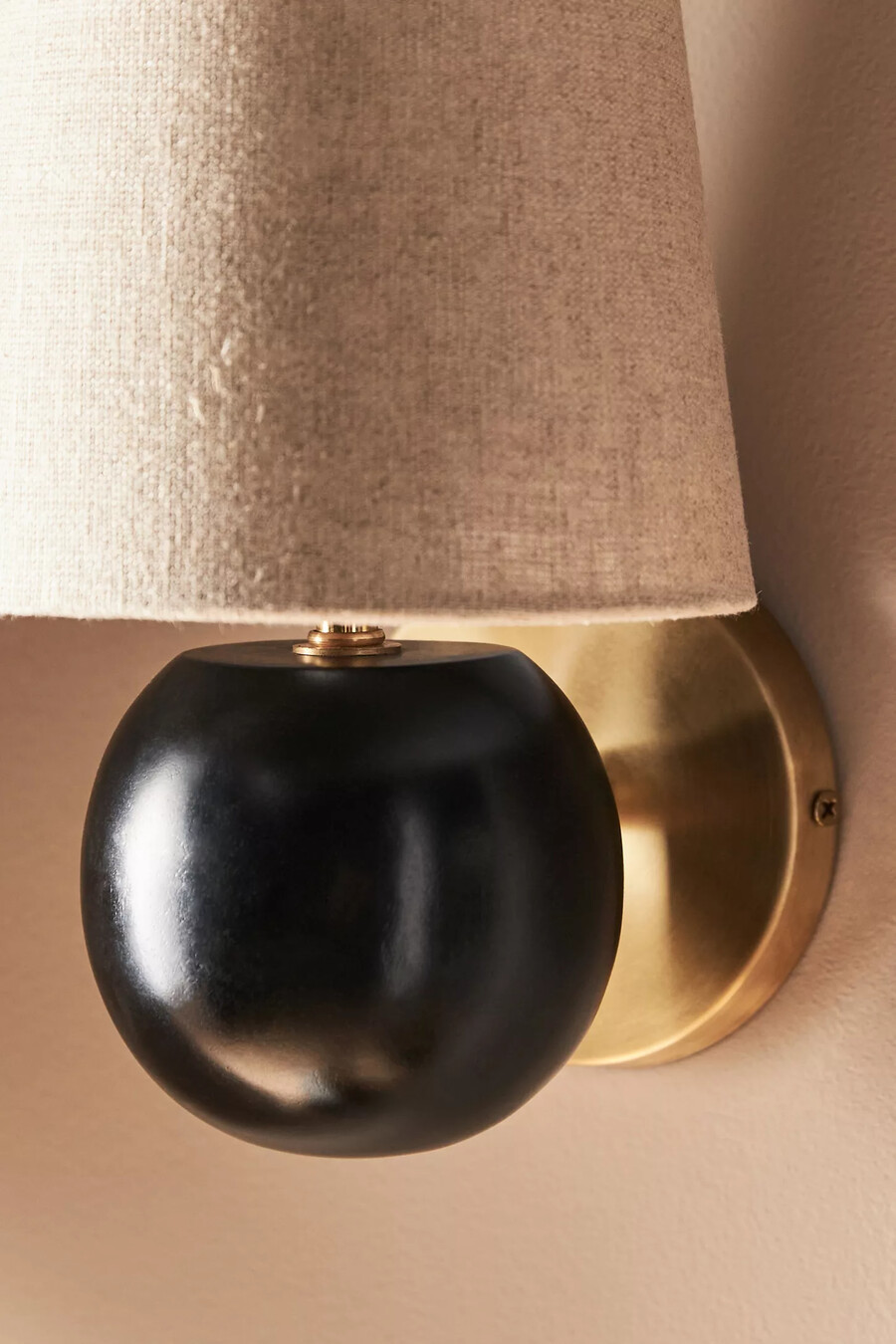 aplique de pared regina de madera de mango con pantalla de algodón