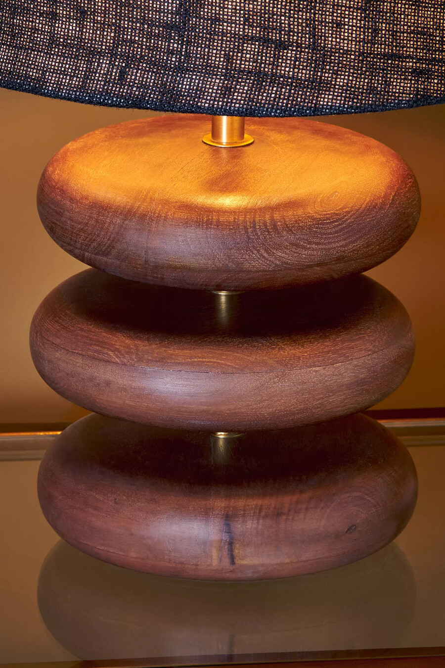 lámpara de mesa nkuku kankad de madera de mango