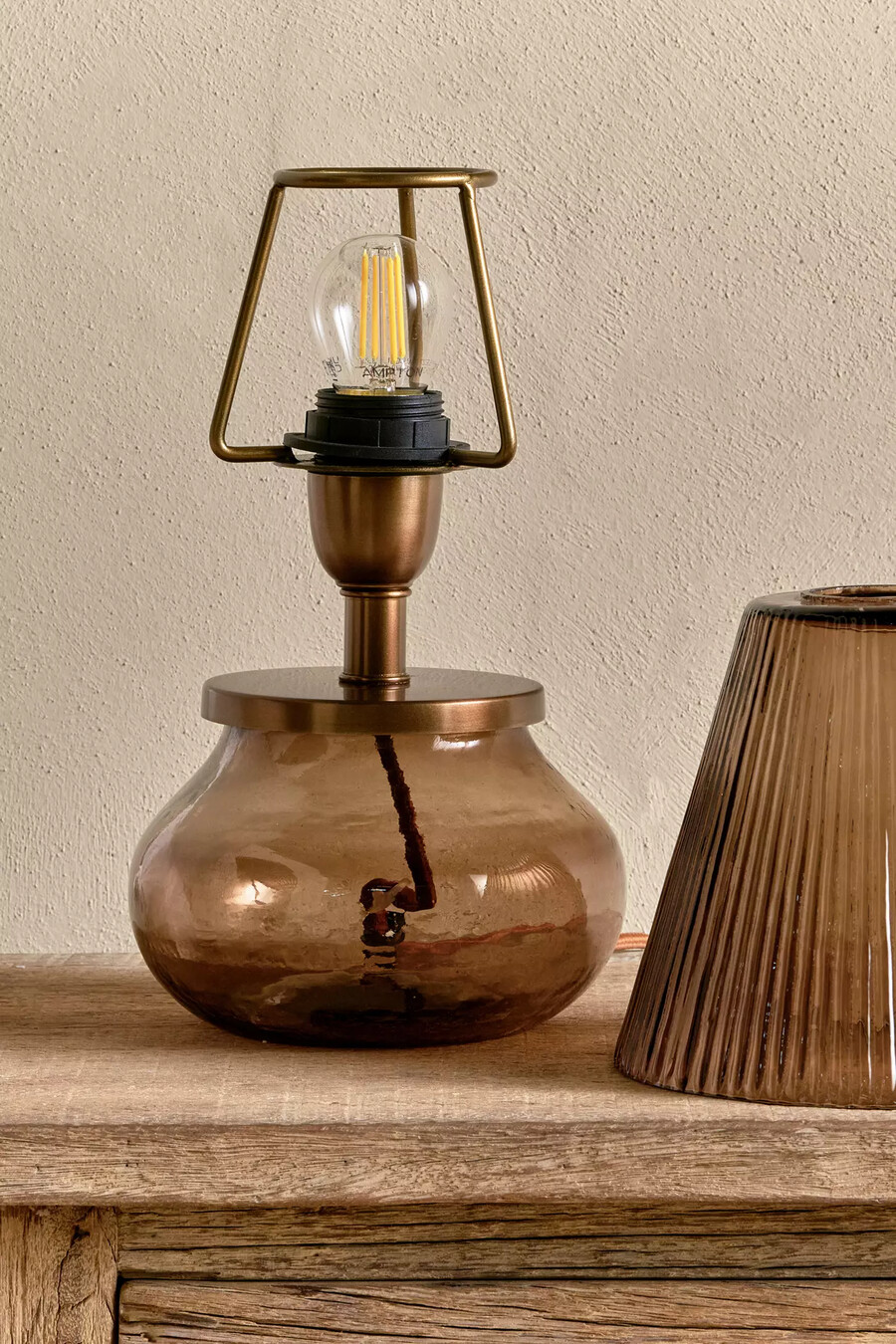 lámpara de mesa de vidrio reciclado nkuku dimalai