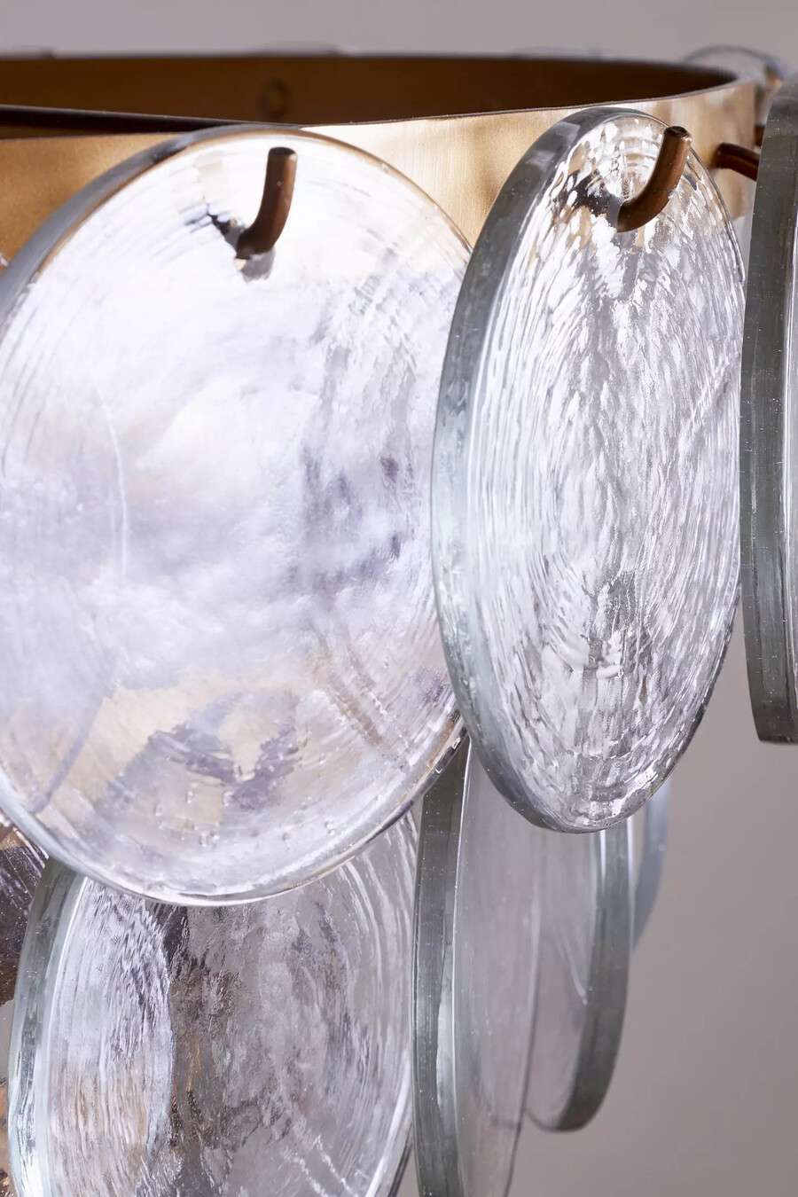 lámpara de araña de vidrio reciclado nkuku kagitha