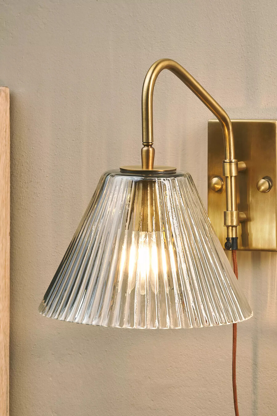 lámpara de pared de cristal nkuku akoli