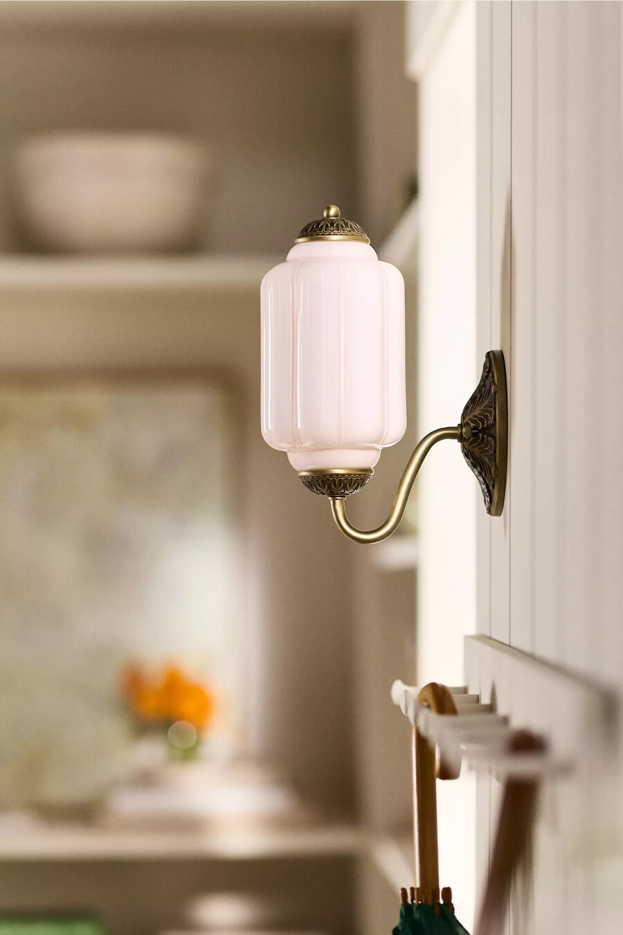 lámpara de pared de vidrio lechoso con vieira eloise