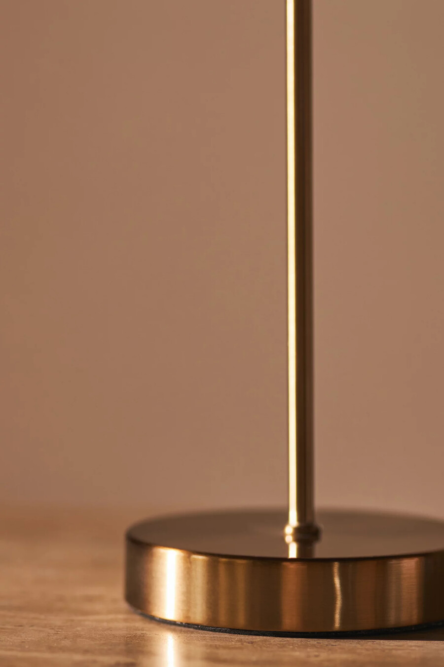 lámpara de mesa recargable sutton