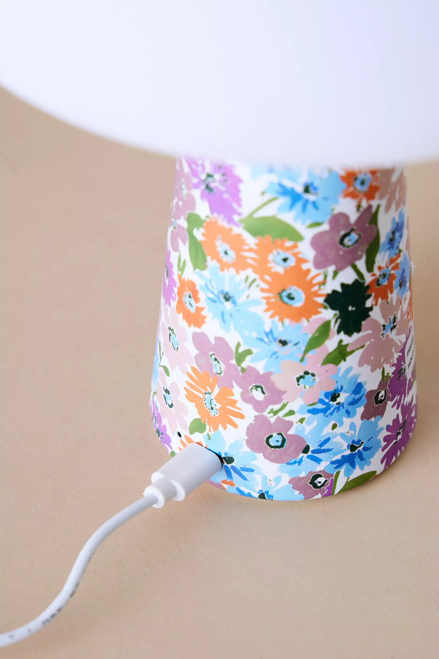 lámpara de mesa recargable wisplight