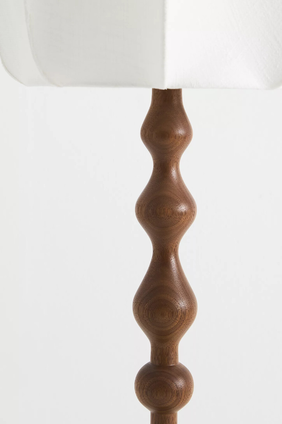 lámpara de mesa grande de madera lala reinventada