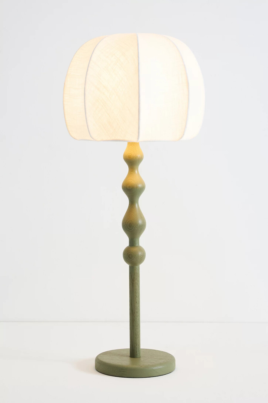 lámpara de mesa grande de madera lala reinventada