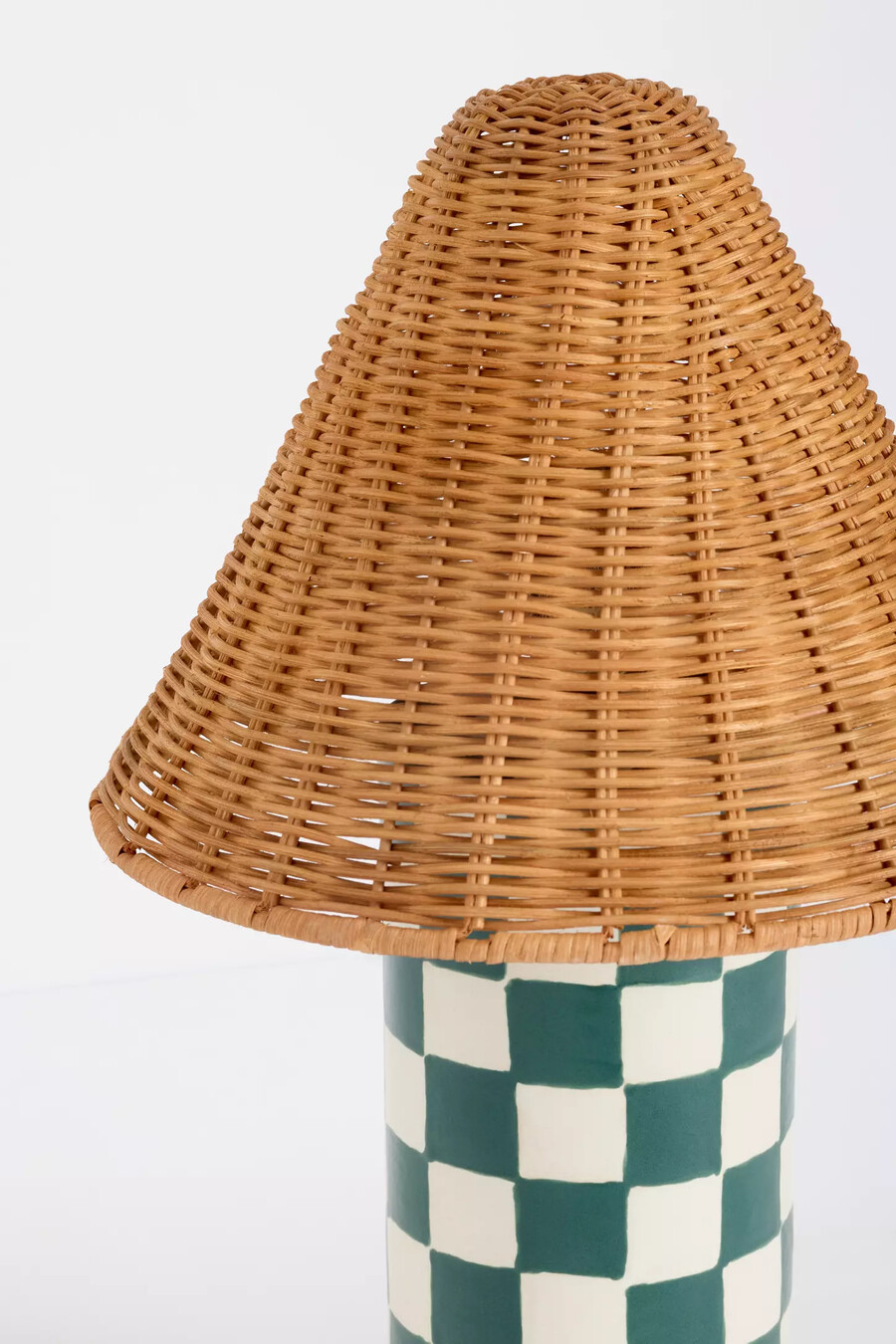 lámpara de mesa a cuadros merve kahraman