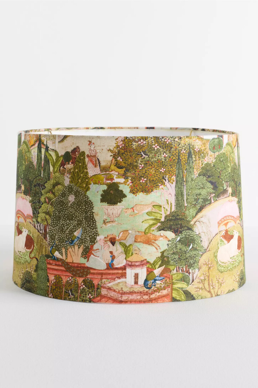 pantalla de lámpara con estampado de tela de los jardines de jaipur de mindthegap
